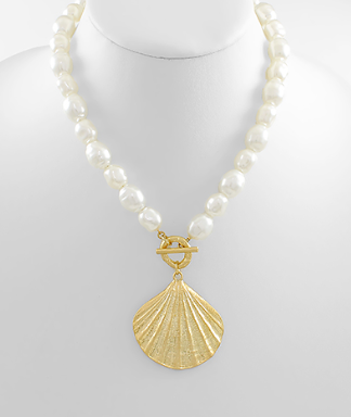 Pearl Shell Pendant Necklace
